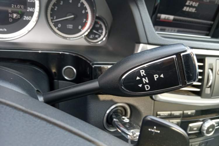 Used Mercedes-Benz E-Class 2013 E 260 L CGI Stylish Model Gear Lever