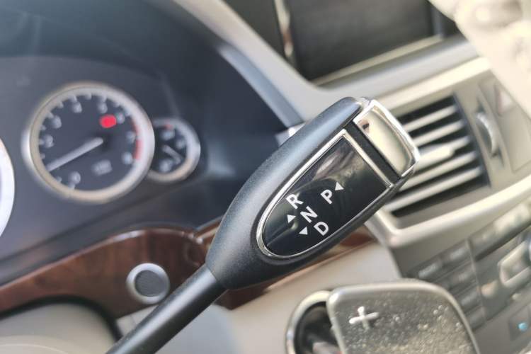 Used Mercedes-Benz E-Class 2013 E 260 L CGI Elegant Model Gear Lever