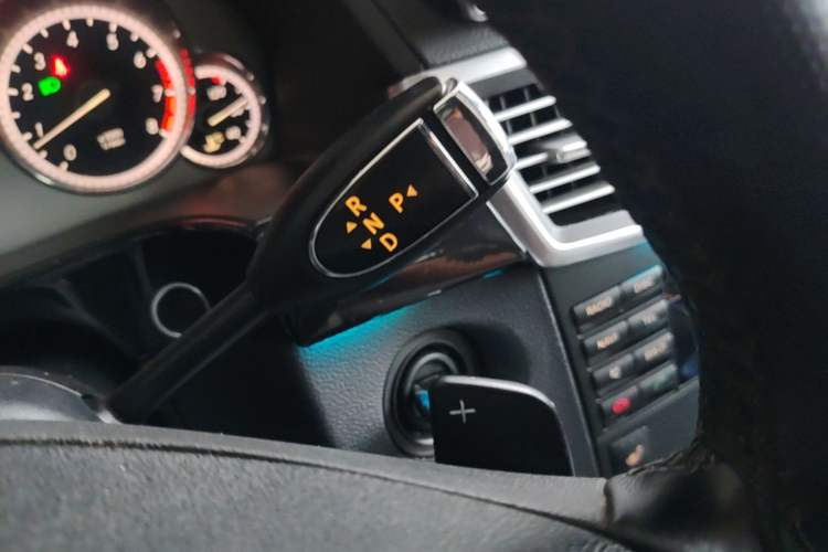 Used Mercedes-Benz E-Class 2013 E 260 L CGI Stylish Model Gear Lever