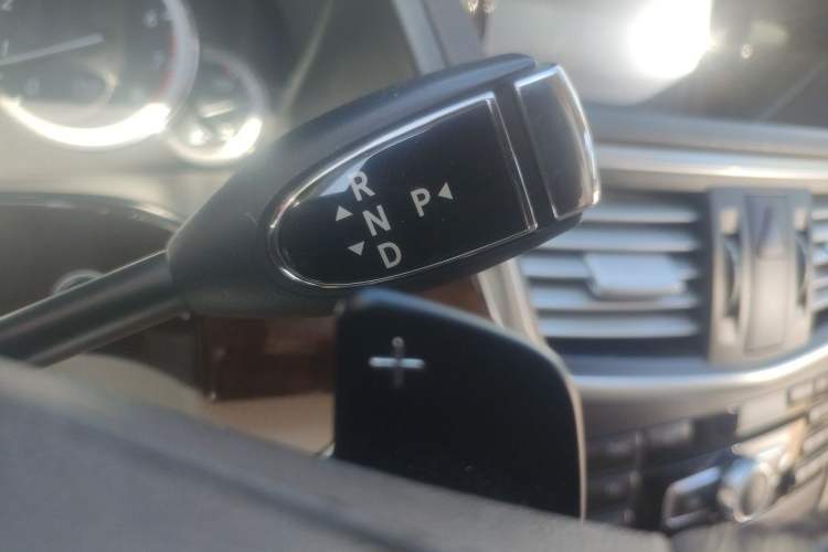 Used Mercedes-Benz E-Class 2013 E 260 L CGI Elegant Model Gear Lever