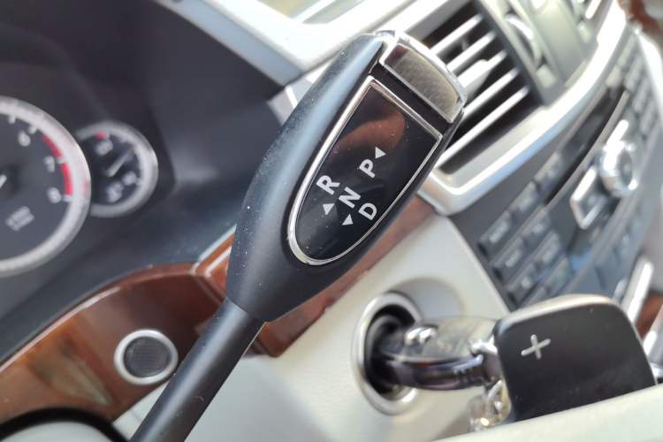 Used Mercedes-Benz E-Class 2013 E 260 L CGI Elegant Model Gear Lever