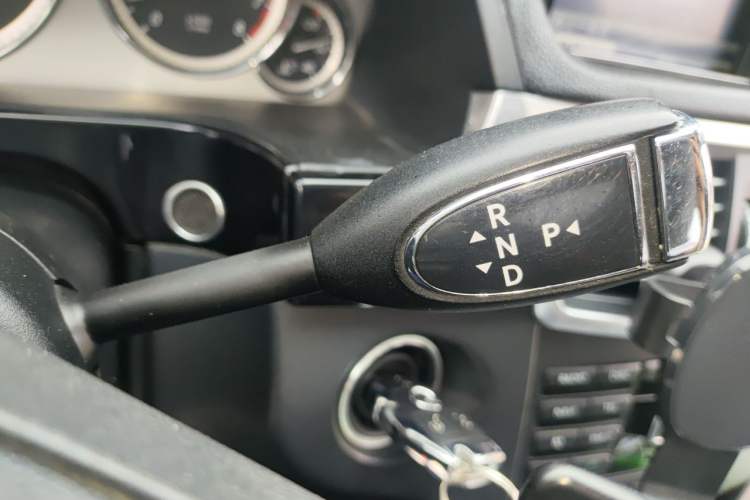 Used Mercedes-Benz E-Class 2013 E 260 L CGI Stylish Model Gear Lever