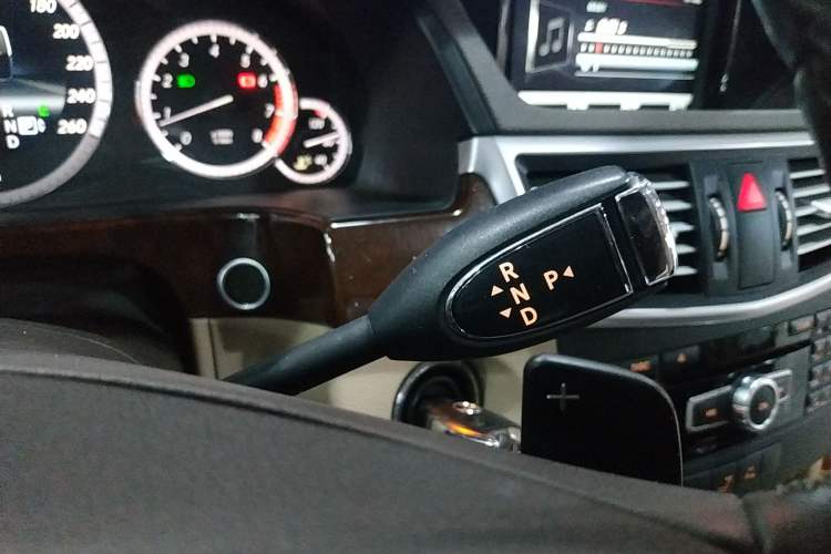 Used Mercedes-Benz E-Class 2013 E 260 L CGI Elegant Model Gear Lever