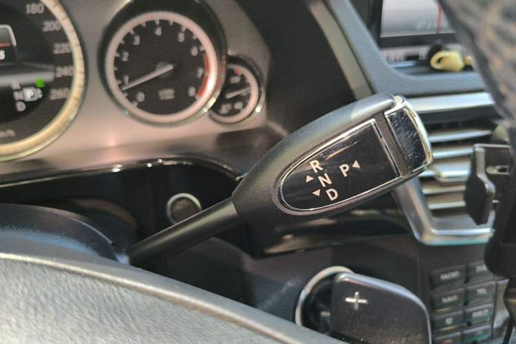 Used Mercedes-Benz E-Class 2013 E 260 L CGI Stylish Model Gear Lever