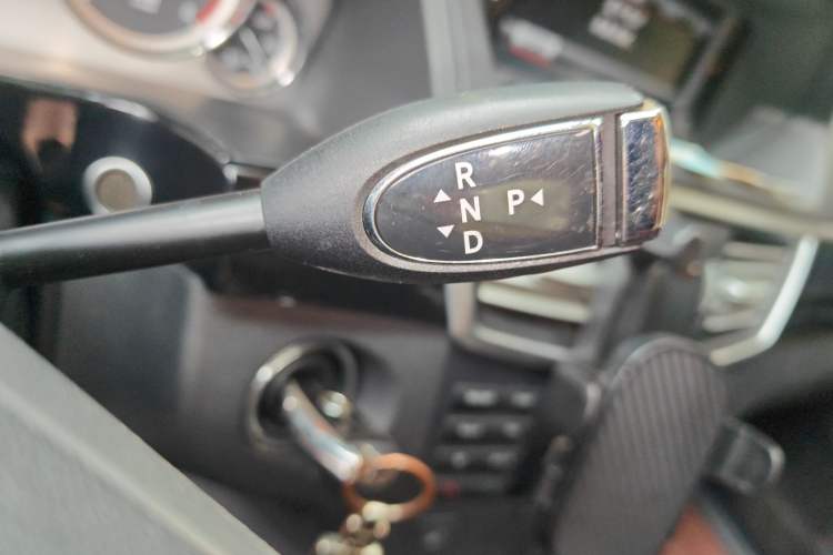 Used Mercedes-Benz E-Class 2013 E 260 L CGI Stylish Model Gear Lever