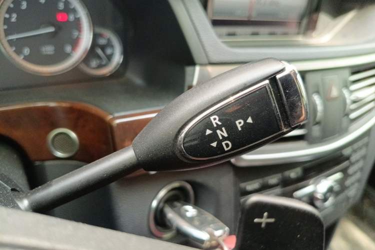 Used Mercedes-Benz E-Class 2013 E 300 L Elegant Model Gear Lever