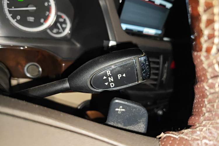 Used Mercedes-Benz E-Class 2013 E 260 L CGI Elegant Model Gear Lever