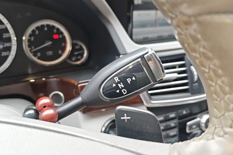 Used Mercedes-Benz E-Class 2013 E 260 L CGI Elegant Model Gear Lever