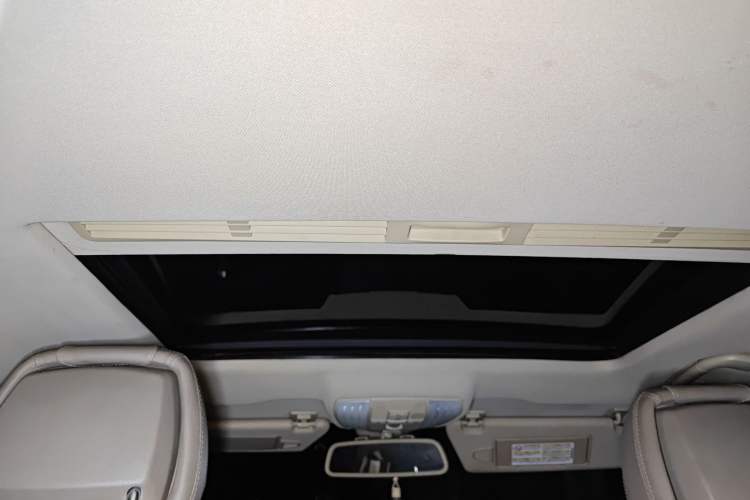 Used Mercedes-Benz E-Class 2013 E 260 L CGI Elegant Model Headliner