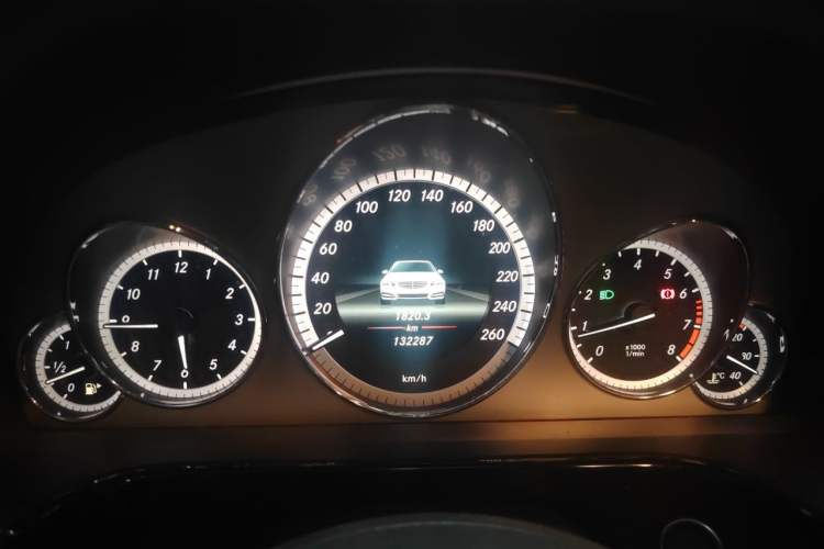 Used Mercedes-Benz E-Class 2013 E 260 L CGI Stylish Model Instrument Cluster
