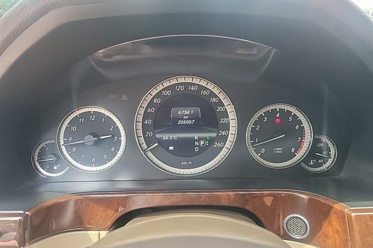 Used Mercedes-Benz E-Class 2013 E 260 L CGI Stylish Model Instrument Cluster
