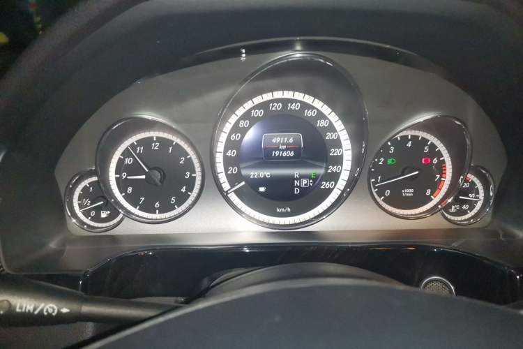 Used Mercedes-Benz E-Class 2013 E 260 L CGI Stylish Model Instrument Cluster