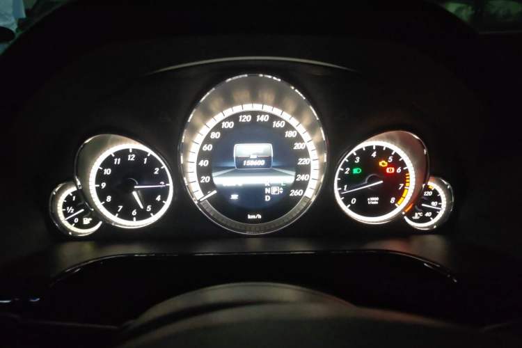 Used Mercedes-Benz E-Class 2013 E 260 L CGI Stylish Model Instrument Cluster