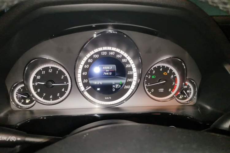 Used Mercedes-Benz E-Class 2013 E 260 L CGI Stylish Model Instrument Cluster