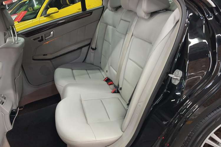 Used Mercedes-Benz E-Class 2013 E 260 L CGI Elegant Model Interior 1