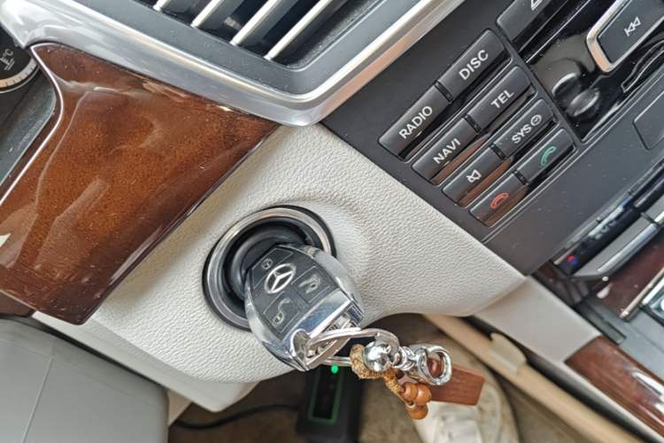 Used Mercedes-Benz E-Class 2013 E 260 L CGI Elegant Model Interior 1