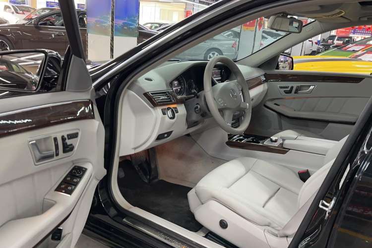 Used Mercedes-Benz E-Class 2013 E 260 L CGI Elegant Model Interior 2