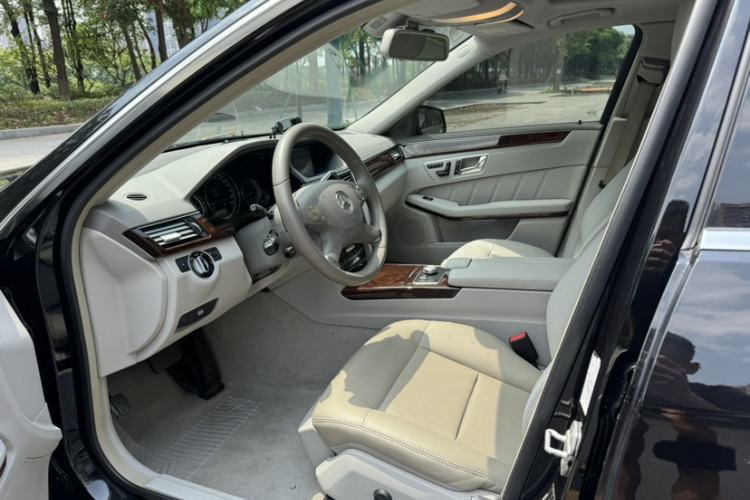 Used Mercedes-Benz E-Class 2013 E 260 L CGI Elegant Model Interior 2
