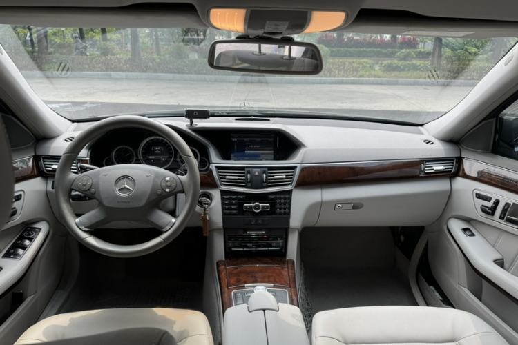 Used Mercedes-Benz E-Class 2013 E 260 L CGI Elegant Model Interior 3