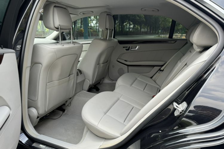 Used Mercedes-Benz E-Class 2013 E 260 L CGI Elegant Model Interior 4