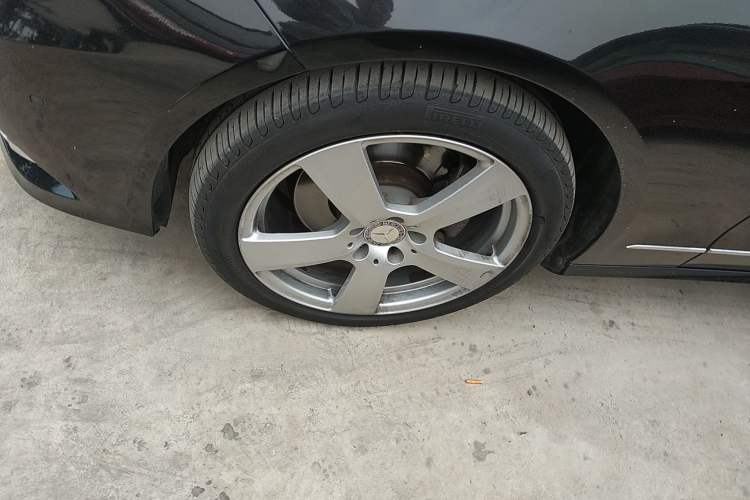Used Mercedes-Benz E-Class 2013 E 300 L Stylish Model Left Front Wheel Hub