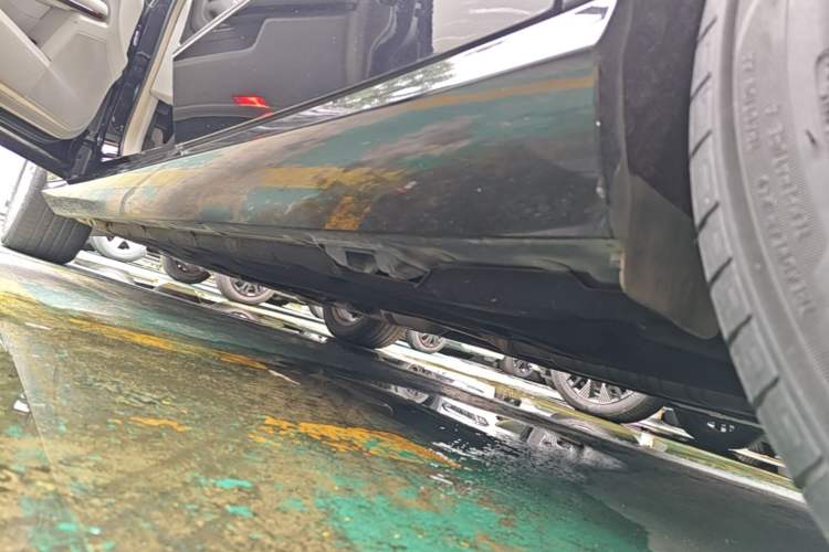 Used Mercedes-Benz E-Class 2013 E 260 L CGI Elegant Model Left Side Sill