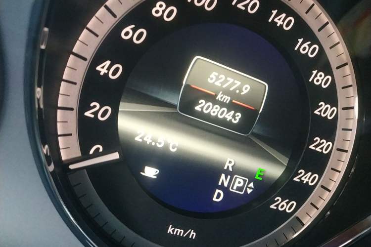 Used Mercedes-Benz E-Class 2013 E 300 L Stylish Model Odometer Close Up