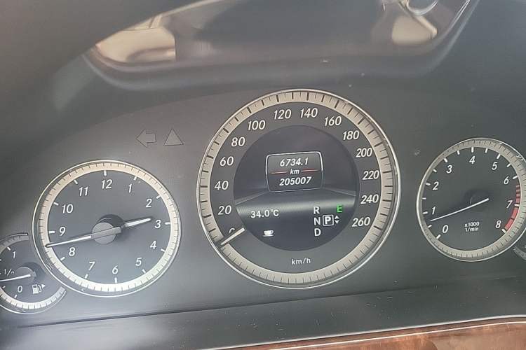 Used Mercedes-Benz E-Class 2013 E 260 L CGI Stylish Model Odometer Close Up