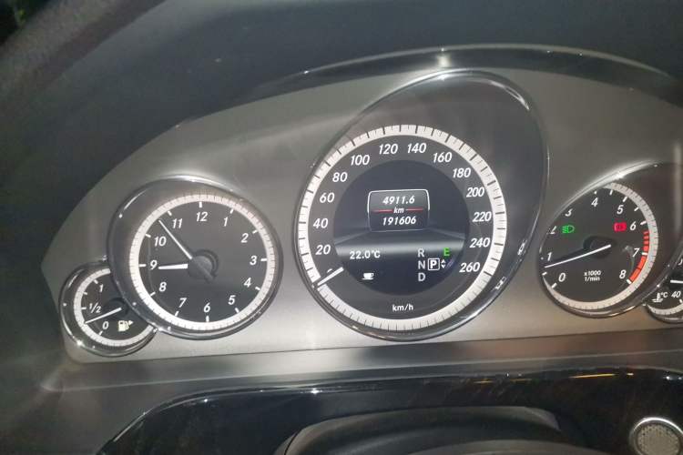 Used Mercedes-Benz E-Class 2013 E 260 L CGI Stylish Model Odometer Close Up