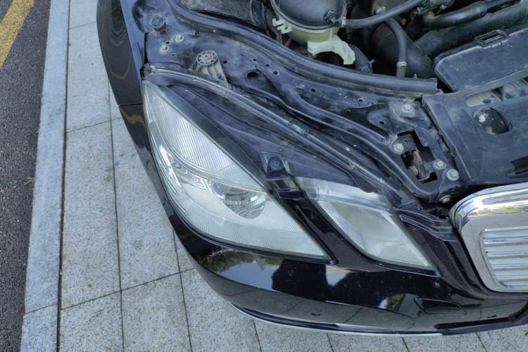 Used Mercedes-Benz E-Class 2013 E 260 L CGI Elegant Model Right Front Headlight