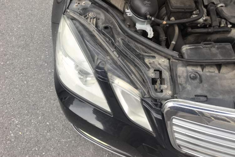 Used Mercedes-Benz E-Class 2013 E 260 L CGI Elegant Model Right Front Headlight