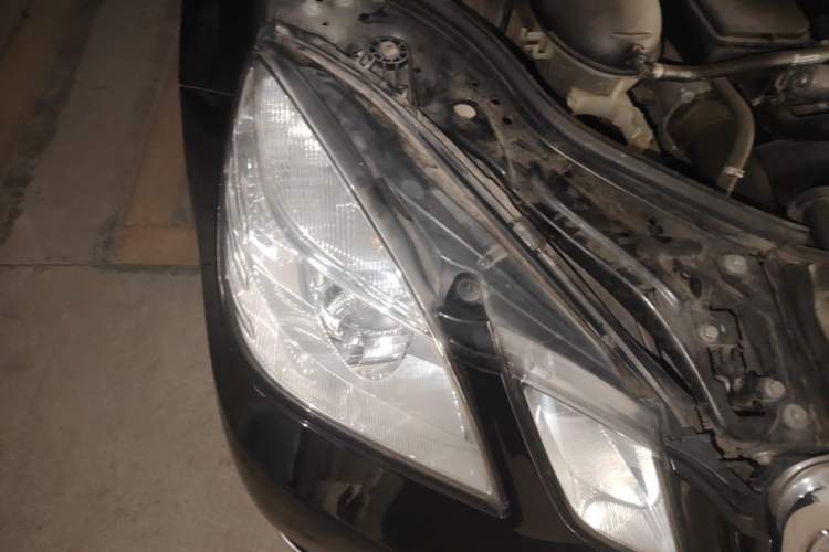 Used Mercedes-Benz E-Class 2013 E 260 L CGI Elegant Model Right Front Headlight