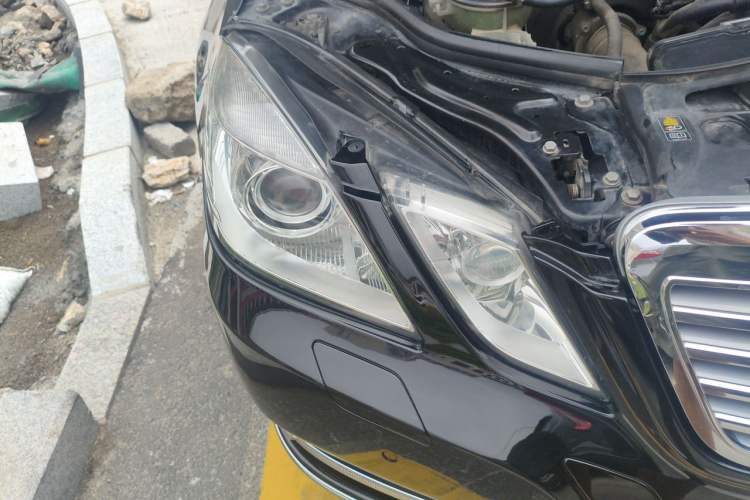Used Mercedes-Benz E-Class 2013 E 260 L CGI Stylish Model Right Front Headlight