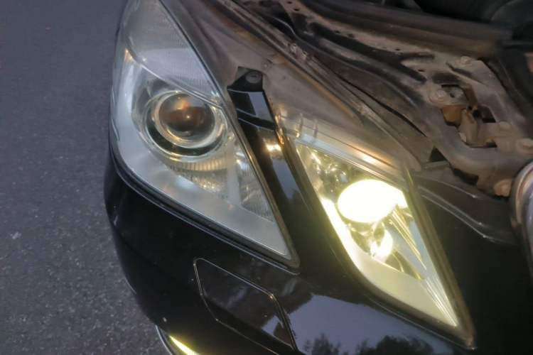 Used Mercedes-Benz E-Class 2013 E 300 L Elegant Model Right Front Headlight