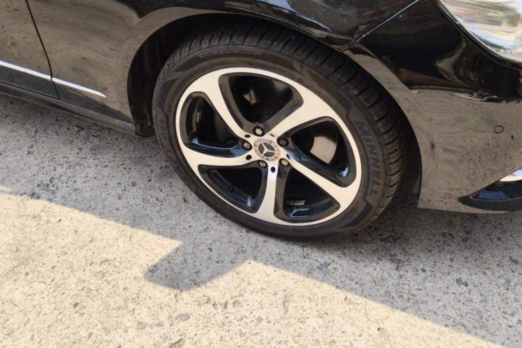 Used Mercedes-Benz E-Class 2013 E 260 L CGI Stylish Model Right Front Wheel Hub