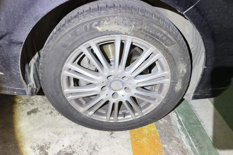 Used Mercedes-Benz E-Class 2013 E 260 L CGI Elegant Model Right Front Wheel Hub