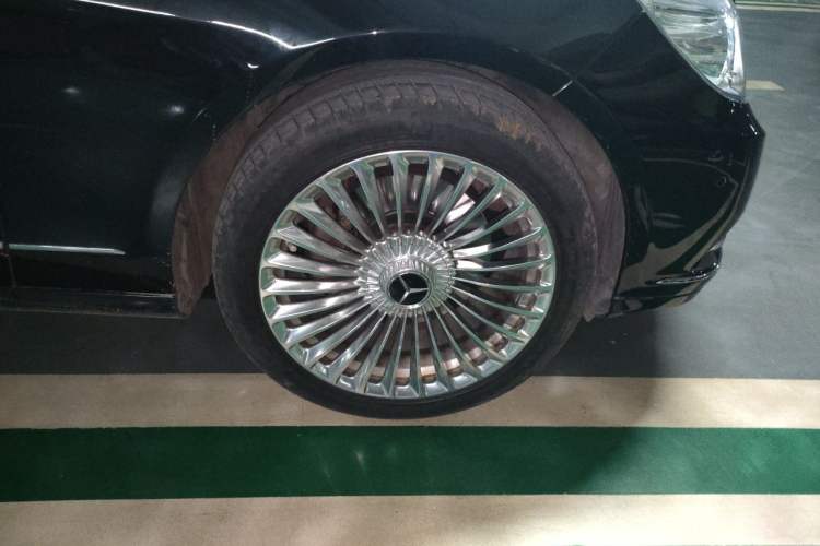 Used Mercedes-Benz E-Class 2013 E 300 L Elegant Model Right Front Wheel Hub