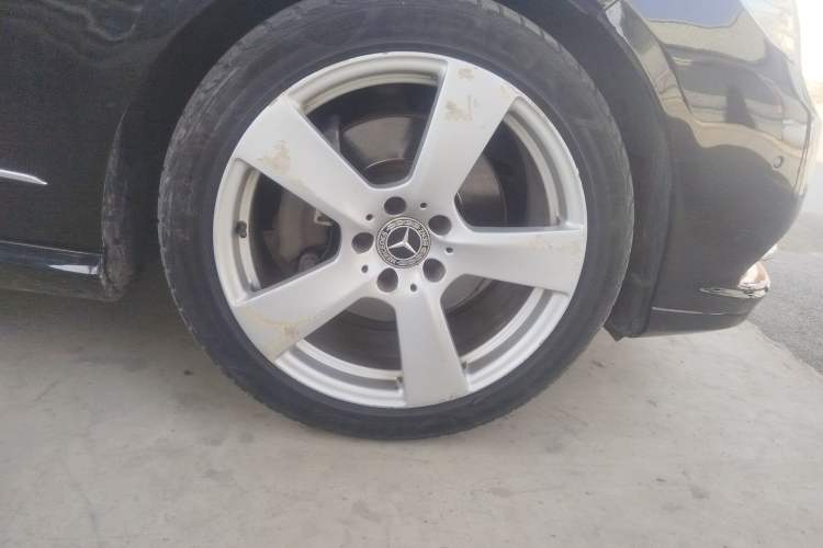 Used Mercedes-Benz E-Class 2013 E 300 L Elegant Model Right Front Wheel Hub