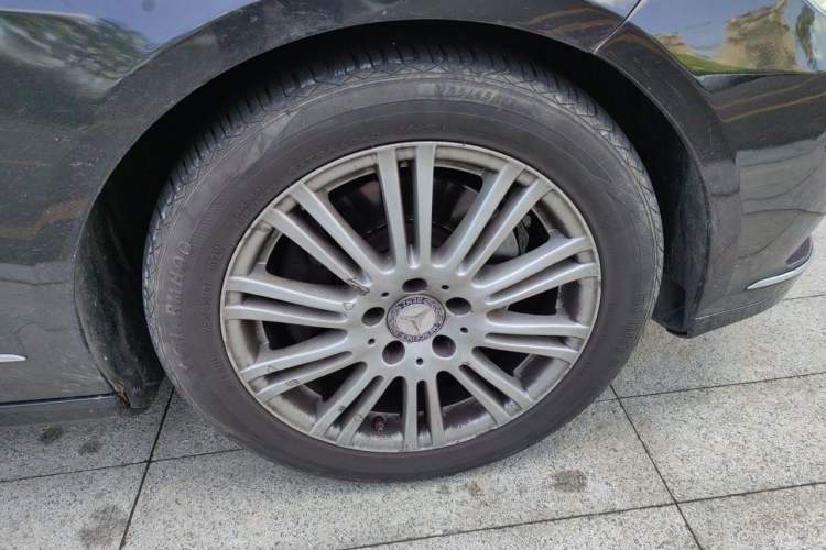 Used Mercedes-Benz E-Class 2013 E 260 L CGI Elegant Model Right Front Wheel Hub