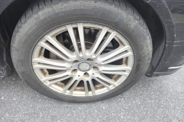 Used Mercedes-Benz E-Class 2013 E 260 L CGI Elegant Model Right Front Wheel Hub