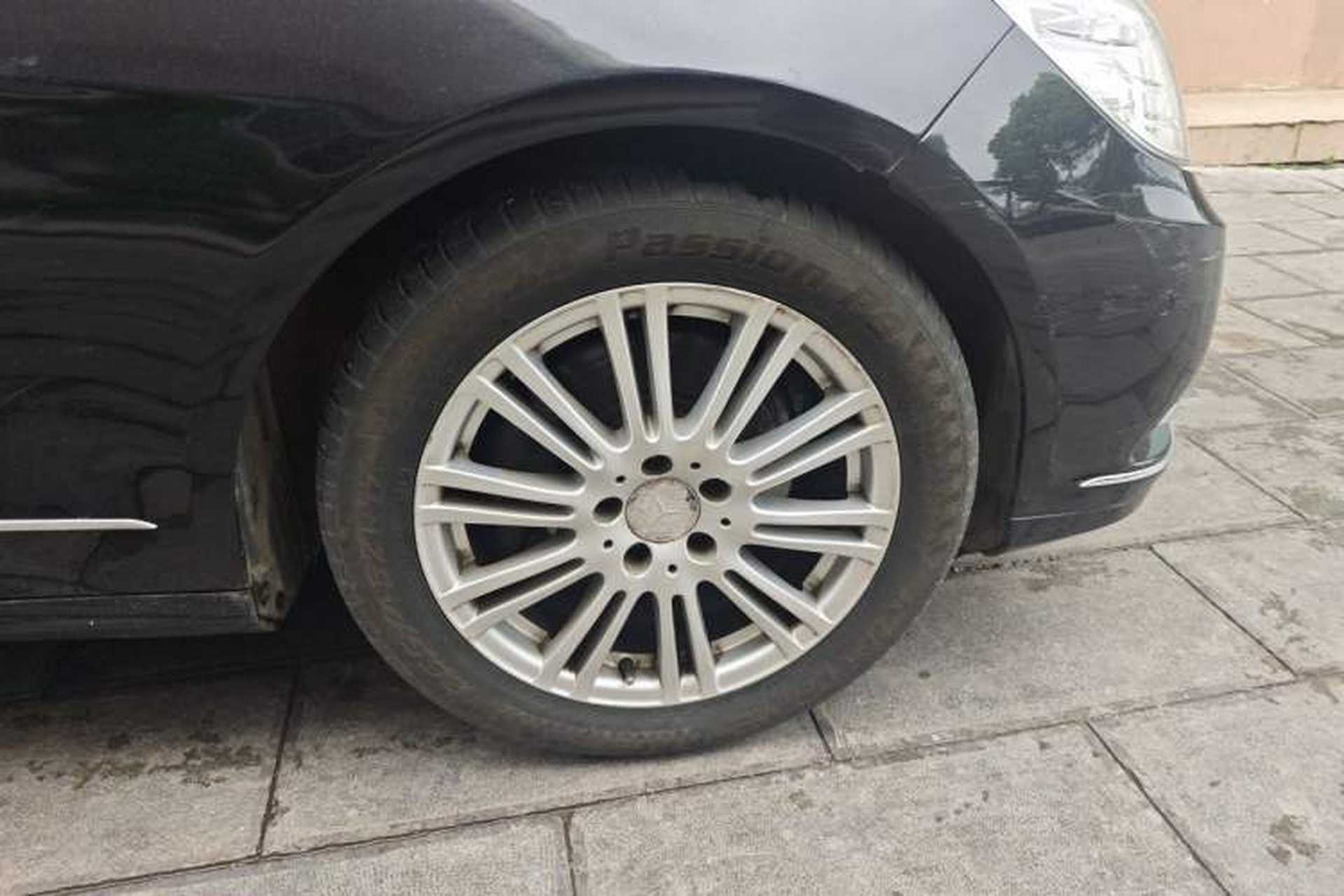 Used Mercedes-Benz E-Class 2013 E 260 L CGI Elegant Model Right Front Wheel Hub