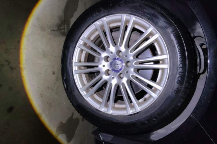 Used Mercedes-Benz E-Class 2013 E 260 L CGI Elegant Model Right Front Wheel Hub