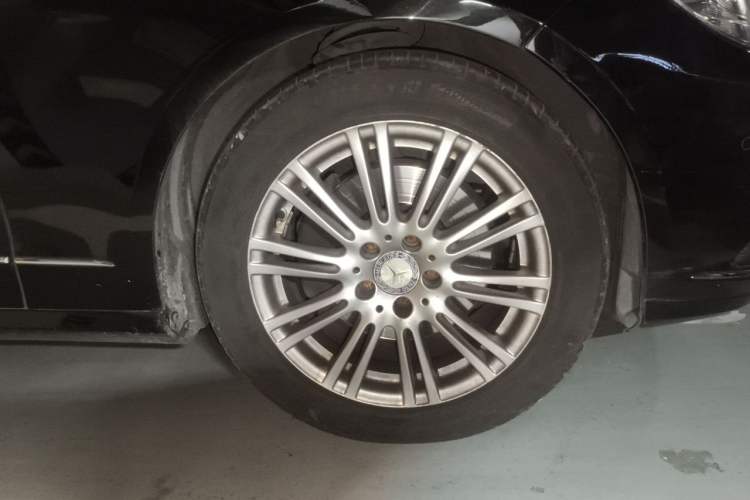Used Mercedes-Benz E-Class 2013 E 260 L CGI Elegant Model Right Front Wheel Hub
