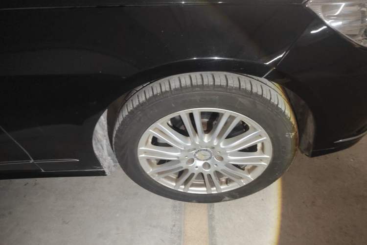 Used Mercedes-Benz E-Class 2013 E 260 L CGI Elegant Model Right Front Wheel Hub