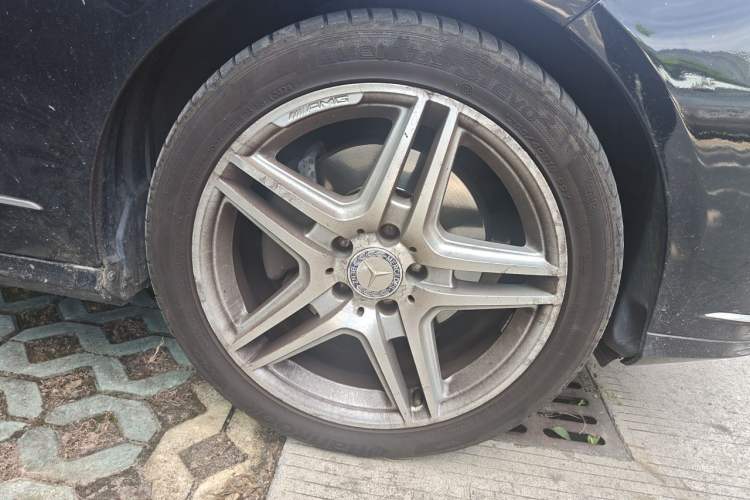 Used Mercedes-Benz E-Class 2013 E 300 L Stylish Luxury Model Right Front Wheel Hub