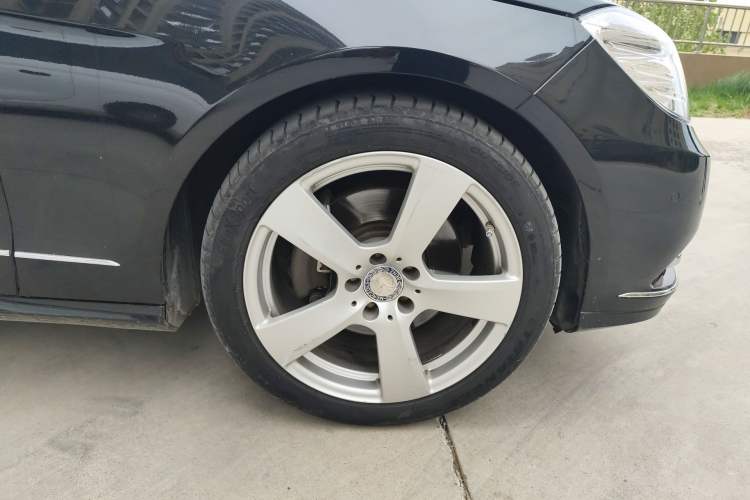 Used Mercedes-Benz E-Class 2013 E 300 L Elegant Model Right Front Wheel Hub