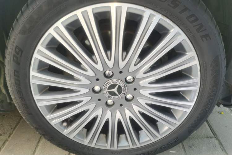Used Mercedes-Benz E-Class 2013 E 300 L Elegant Model Right Front Wheel Hub