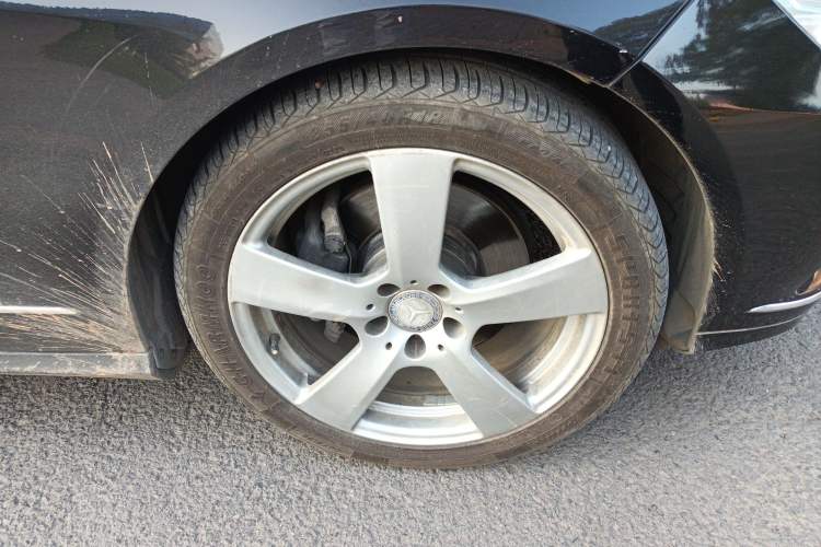 Used Mercedes-Benz E-Class 2013 E 300 L Elegant Model Right Front Wheel Hub
