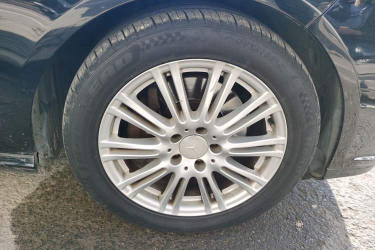 Used Mercedes-Benz E-Class 2013 E 260 L CGI Elegant Model Right Front Wheel Hub