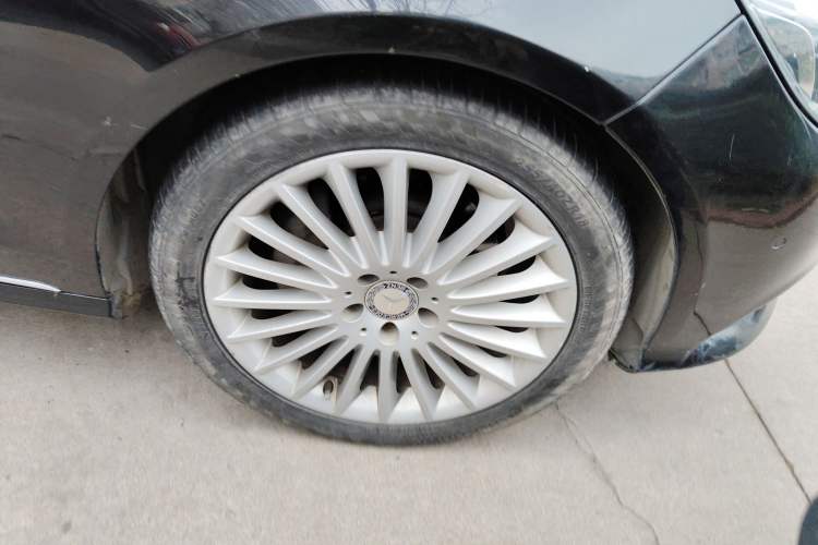 Used Mercedes-Benz E-Class 2013 E 300 L Stylish Luxury Model Right Front Wheel Hub